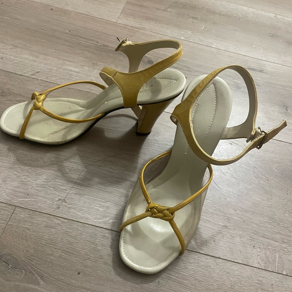 1960s vintage , Frederick’s of Hollywood, yellow heeels